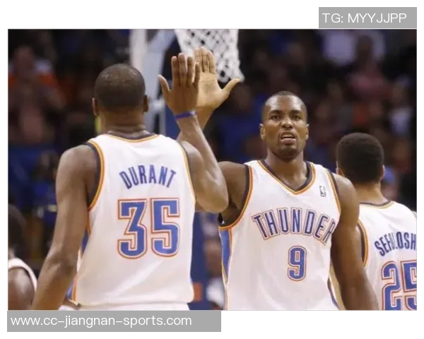 杜兰特赞奥科吉全力以赴的态度为攻防表现带来显著回报 杜兰特赞奥科吉全力以赴的态度为攻防表现带来显著回报