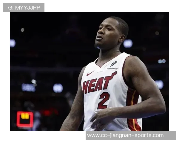 罗齐尔出庭时手铐脚镣加身穿着黄蜂队连帽衫引发关注